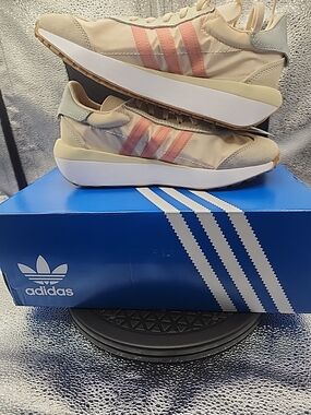 Adidas 7 W, 6 M Country XLG J Running Sneakers Cream/Tan NWT Comfortable Casual